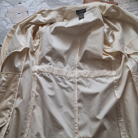 Banana Republic Cream Trench Coat Size Medium - Picture 12 of 13